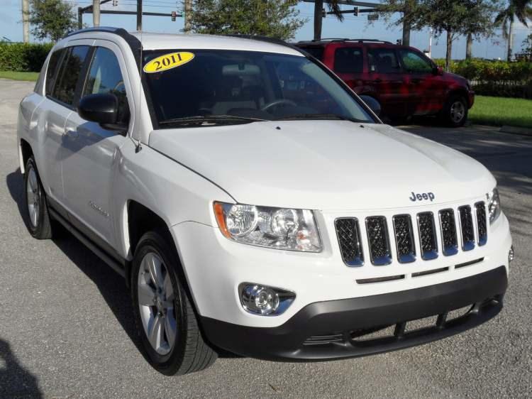 <p><strong>JEEP COMPASS 2.0 Limited</strong></p>

<p>2011 model</p>

<p>Benzin</p>

<p>Manuel</p>

<p>190.000 km'de</p>

<p><strong>192.000 TL</strong></p>

