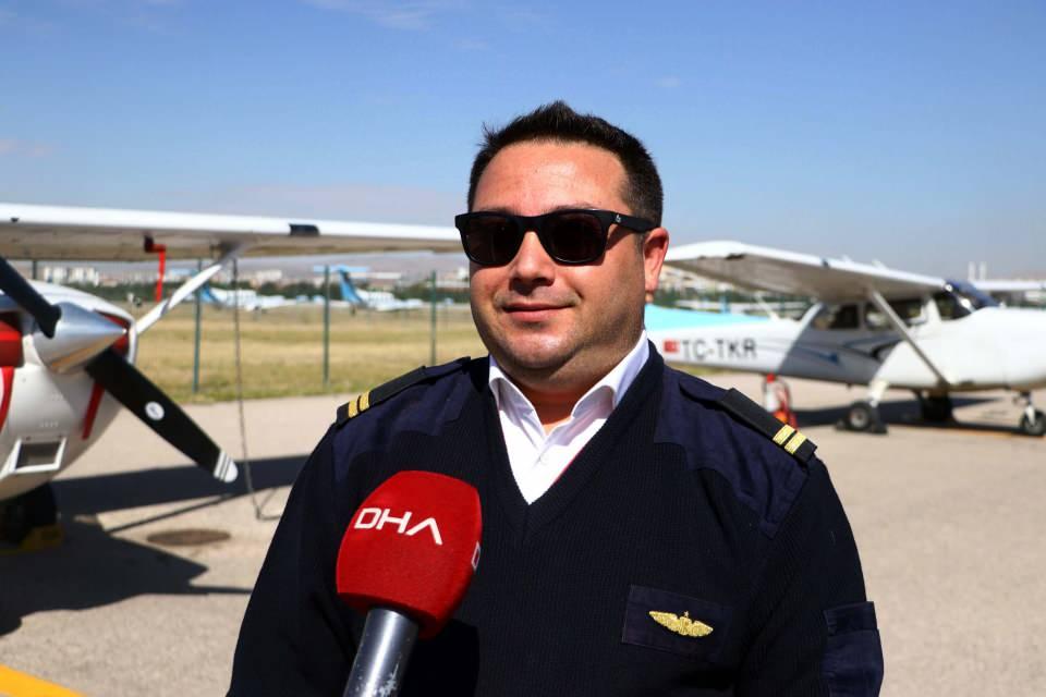 <p>2 çocuğumuz da izimizden devam etti. Uçuşlarıma da aynı zamanda çocuklarımla birlikte devam etmekten dolayı gururluyum. Kızım da oğlum da bizim mesleğimizi seçti. İkisi de uçuyor ve eğitimlerine devam ediyorlar" dedi.</p>