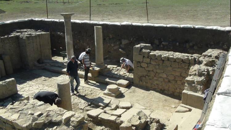 <p><strong>‘URARTU DÖNEMİNDE YERLEŞİM YERİYMİŞ’</strong></p>

<p>Kazıdaki en önemli keşfin, Urartu Devleti’nin bölgedeki varlığını ispatlayan bulgular olduğunu belirten Doç. Dr. Yıldırım, “Bizim açımızdan çok önemli olan kentin Urartu döneminde de yerleşim yeri olduğunu gösteren önemli bulgular çıkması. </p>
