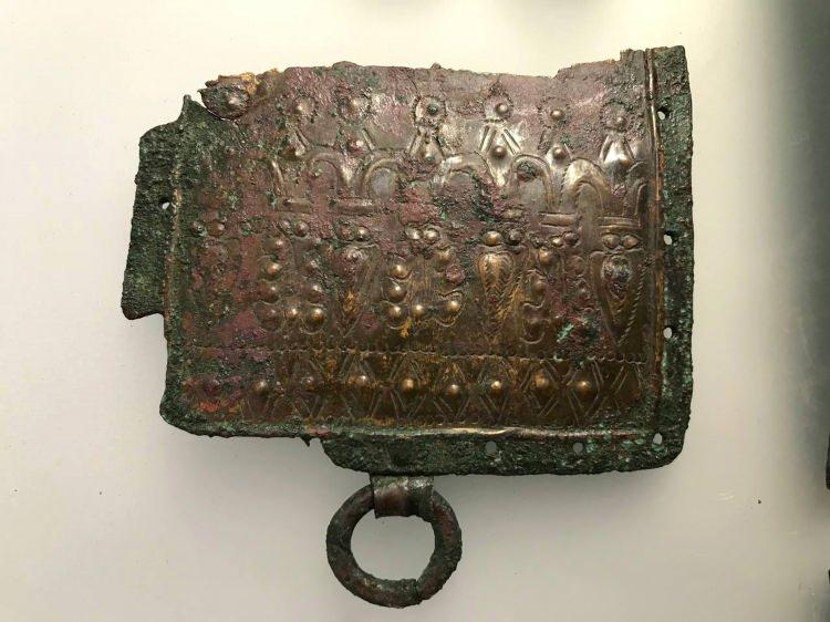 <p>Kelkit'in Sadak köyü sınırlarında, Roma İmparatorluğu'nun doğu sınırındaki 4 büyük lejyondan 15'inci Apollinaris Lejyonu’nun 600 yıl hüküm sürdüğü Satala Antik Kenti’nde; 4 yıl önce Kültür ve Turizm Bakanlığı, Müzeler Genel Müdürlüğü, Gümüşhane Valiliği ve Türk Tarih Kurumu’nun desteğiyle 25 dönüm alanda kazı başlatıldı. </p>

<p> </p>
