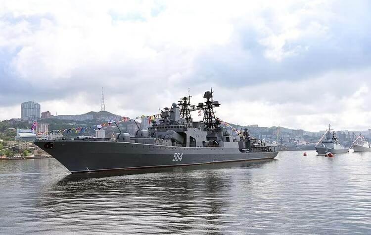 <p>Rusya ve Çin bölgede ortak deniz tatbikatları yürütürken meydana gelen olay, Rus ve Batı savaş gemileri arasındaki yakın temasın sonuncusu. Rusya ve ABD arasındaki ilişkiler, Soğuk Savaş'tan bu yana en gergin noktasında.</p>