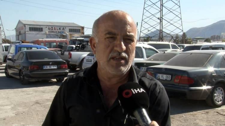 <p>Otopark işletmecisi Ethem Gülşan, otoparkında 300'ü geçkin aracın bulunduğunu, bazı araçların 15 sene önce bırakıldığını söyledi. </p>
