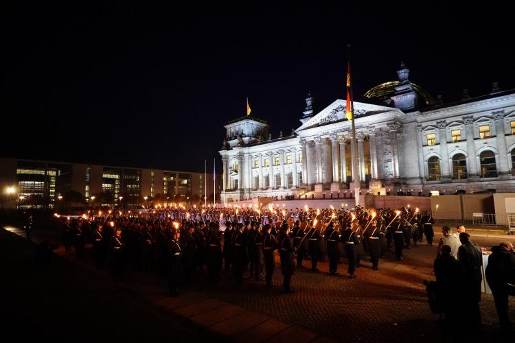 <p>Afganistan'daki görevlerinin sona ermesinin ardından Alman askerleri başkent Berlin'de düzenlenen meşaleli törenle onurlandırıldı.</p>
