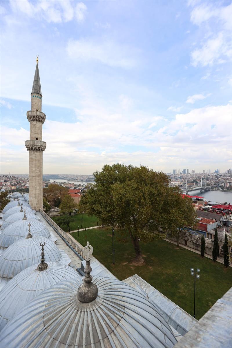 <p>Mimar Sinan bununla caminin yazları çok sıcak olmasının, kışları da çok soğuk olmasının önüne geçmek istemiştir ve başarılı olmuştur. Aynı zamanda Mimar Sinan o dönemde camilerin kandillerle aydınlatılmasından dolayı camide farklı bir teknik kullanmış ve camiye is odası inşa etmiştir. </p>
