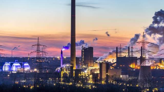 <p>Reading Üniversitesi'nde iklim riskleri ve dayanıklılık alanında doçent olan Liz Stephens, Copernicus Acil Durum Yönetim Hizmeti'nin Küresel Sel Farkındalık Sistemi'nin Beyaz Nil ve Mavi Nil nehir havzalarındaki sel baskınlarını tahmin etmede "kötü şöhretli" olduğunu yazdı.</p>

<p>İyi veriler olmadan, bilim insanları hangi yerlerin su altında kalacağını kolayca söyleyemez veya bir felaket gelmek üzereyken uyarıda bulunamazlar. Yetkililer hava olaylarına hazırlıksız yakalanabilir. Savunmasız insanlar zarardan daha az kurtulabilirler.</p>
