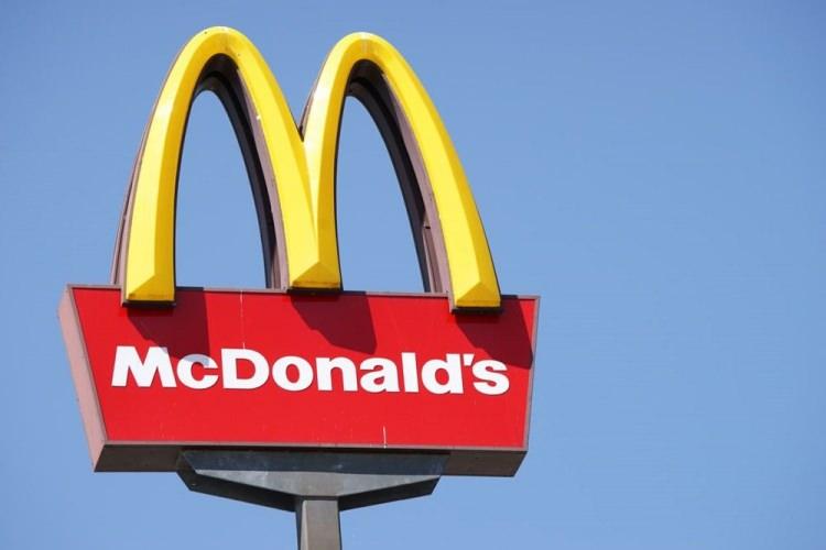 <p><strong>9- MCDONALD'S: 154.92 MİLYAR DOLAR</strong></p>

<p> Yiyecek ve İçecek </p>

