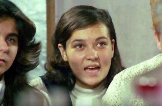 <p><span style="color:#B22222"><strong>1981 yılında hayatıyla ilgili radikal bir karar daha aldı ve nikah masasına oturdu. Aktolga, yıllar önce verdiği bir röportajda o günleri şu sözlerle anlatmıştı: "Benim ustam, yönetmenim, sinemada oyuncu olabilmemin sebebi Ertem Eğilmez'dir. Dehasına yakın bir deha ile henüz karşılaşmadım dersem yalan olmaz.</strong></span></p>