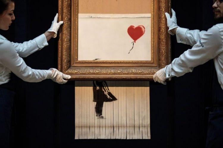 <p><strong>AA'nın aktardığı habere göre, Dünyaca ünlü sanatçının bilindik eseri, bu kez "Aşk Çöp Kutusunda" adıyla müzayede evi Sotheby's tarafından yeniden satışa sunuldu.</strong></p>

<p> </p>
