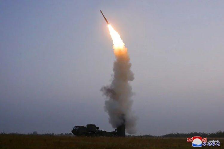 <p>Kim, "Bu Kim Jong-un’un babasını tatmin etmek için yapılmış bir hareketti. Hwang Jang-yop'a gizlice suikast düzenlemek için bir terör gücü kuruldu. Çalışmayı bizzat ben yönettim ve yürüttüm” dedi.</p>
<p>Hwang Jang-yop bir zamanlar ülkenin en güçlü yetkililerinden biriydi. Kuzey Kore politikasının kilit mimarlarından biriydi. 1997'de Güney'e ilticası asla affedilmedi. Seul'deyken, rejimi son derece eleştirdi ve Kim ailesi intikam almak istedi.</p>
<p> </p>