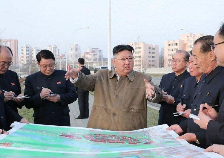 <p>Kim, "Güney Kore'ye gitmesi için casusları yönlendirdiğim ve onlar aracılığıyla operasyonel görevler gerçekleştirdiğim pek çok olay var. Bir Kuzey Koreli ajanın gönderildiği ve Güney Kore'deki Başkanlık Ofisinde çalıştığı ve güvenli bir şekilde Kuzey Kore'ye döndüğü bir vaka vardı. Bu 1990'ların başındaydı. Altı yıl sonra sağ salim geri döndü ve İşçi Partisi'nin 314 İrtibat Bürosunda çalıştı. Kuzey Koreli ajanların çeşitli sivil toplum kuruluşlarında ve Güney Kore'deki önemli kurumlarda aktif rol oynadığını söyleyebilirim” dedi.</p>

<p> </p>
