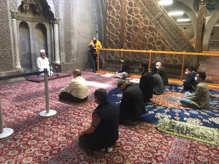 <p><strong>KAYSERİ</strong></p>

<p>Kayseri'de Mevlit Kandili nedeniyle program ger&ccedil;ekleştirildi.</p>

<p>&nbsp;</p>
