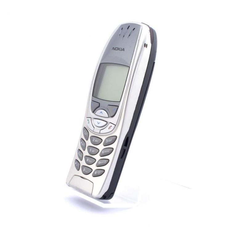 <p>Nokia, 20. yıldönümüne özel olarak bir zamanların en çok kullanılan telefonlarından biri olan 6310 modelini, yeni tasarımıyla satışa çıkardı.</p>
