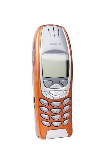 <p>2000'li yılların ikonik telefonu Nokia'nın 6310 modeli, yeni özellikleri ve ünlü yılan oyunu ('Snake') ile birlikte tekrar satışa çıkarıldı.</p>
