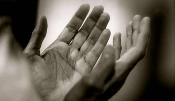 <p>İnsanın yaratıcısına yaklaştığı en vasıtasız andır. Dua, sınırlı, sonlu ve aciz varlık olan insanın, sınırsız ve sonsuz kudret sahibi Rabbi ile kurduğu bir köprüdür, Mevlid-i Mutlak'ı imdada çağırmasıdır.</p>
<p> </p>