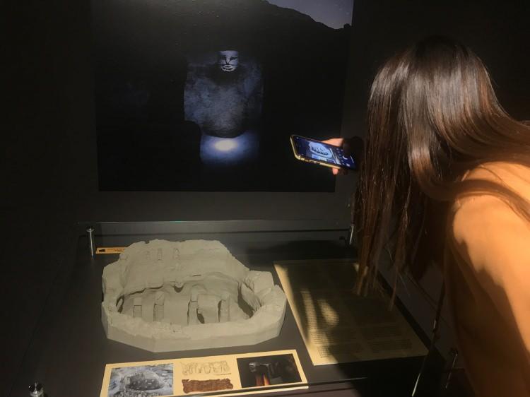 <p>Daha gizemli yerlerinin bulunması için de civarda çalışmalar sürüyor, inşallah bir an önce bulunur. Karahantepe'nin de bir an önce tam anlamıyla halkın ziyaretine açılması da güzel olur. " diye konuştu.</p>