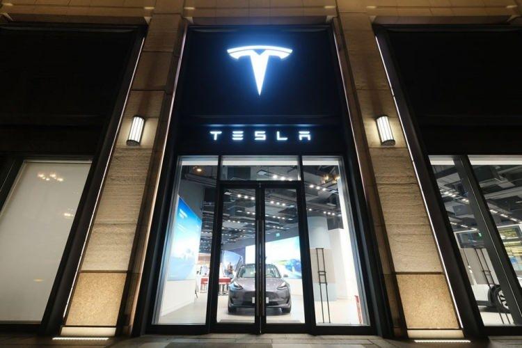 <p><strong>47- TESLA: 42.61 MİLYAR DOLAR</strong></p>
<p>Otomotiv</p>