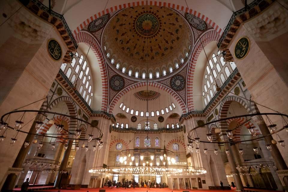 <p>Mimar Sinan ayrıca darüşşifa, darüzziyafe kısımlarında su sarnıçları da inşa ettirmiştir. Bununla Mimar Sinan yağmur sularını depolamıştır. </p>