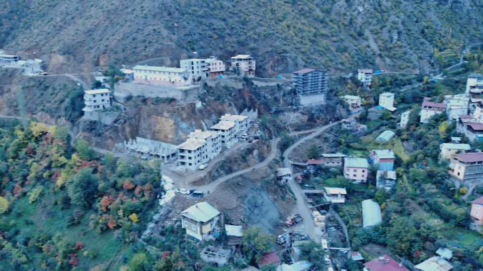 <p>O günü unutmamız mümkün değil. İnşallah yangını yıl dönümü öncesi hak sahipleri evlerine yerleşecekler” diye konuştu.</p>
<p> </p>
<p> </p>