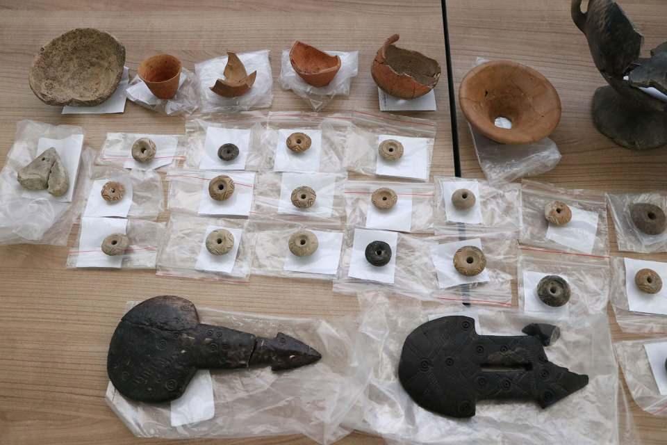 <p>Doğanay, bulgulara göre Tyana Antik Kenti'nde örgütlü insan yaşamının en az 5 bin yıl öncesine kadar uzandığına da dikkati çekerek, "Canlı yaşamı anlamında, 20 milyon yıl önce burası belki de bir deniz tabanıydı veya çekilen bir denizden ibaretti.</p>
<p> </p>