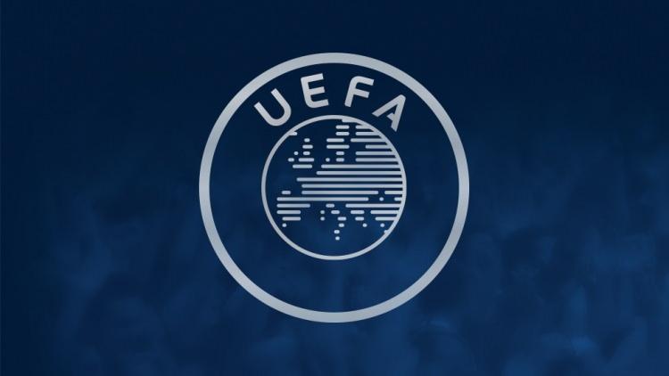 <p>Bu sezonu ülke sıralamasında ilk 15'te bitiremezsek, 2023/24'te Şampiyonlar Ligi'ne 1 (play-off turu), UEFA Avrupa Ligi'ne 0 ve UEFA Avrupa Konferans Ligi'ne 3 takımla katılım sağlayacağız.</p>

<p> </p>

<p>İlk 15 içerisinde yer alırsak Şampiyonlar Ligi'nde 2, UEFA Avrupa Ligi'nde 1, UEFA Avrupa Konferans Ligi'nde ise 2 takımla katılım sağlayacağız.</p>

<p> </p>

<p>İşte bir sıra yükseldiğimiz UEFA Ülkeler Sıralaması'nda son durum:</p>
