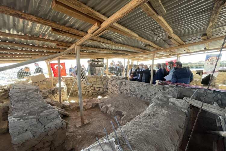 <p>İnşallah iş birliği ve el birliğiyle yereldeki bütün paydaşlarla beraber bu konuda Harput’a gönül vermiş pek çok hemşerimiz var, onların da destekleri, bilgileri ve tecrübeleriyle bu hedeflere ulaşmak için el birliğiyle çalışacağız. Bir an önce Harput'un hedeflediğimiz ziyaretçi potansiyeline ulaşması için elimizi çabuk tutmamız gerekiyor."</p>