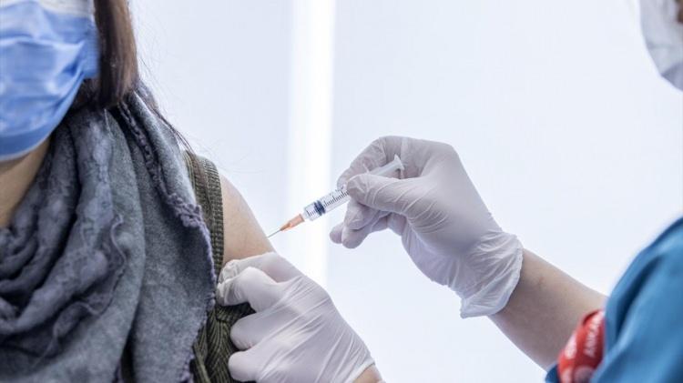 <p>ABD Hastalık Kontrol ve Önleme Merkezleri (CDC), yeni bir araştırmaya göre Pfizer-BioNTech aşısının 12-18 yaş grubunda hastaneye yatışların önlenmesi bakımından yüzde 93 etkili olduğunu duyurdu.</p>

<p> </p>
