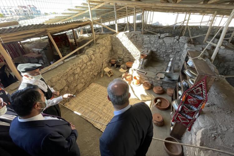 <p>Harput'un asıl listeye girmesi için Kültür ve Turizm Bakanlığının desteği ve ilgili paydaş kurumların gayretleriyle gerekli yapının oluşturulacağını ifade eden Toraman, şöyle konuştu:</p>
