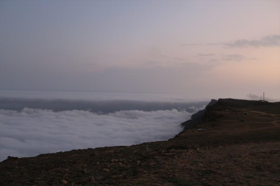 <p>Dağ, bulutların üzerinde kalan zirvesi ile ziyaretçilerine görsel şölen sunuyor.</p>

<p> </p>

