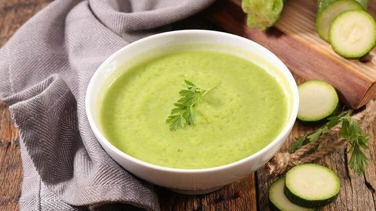 <p><strong>KABAK SUYU</strong></p>

<p><strong>İbn-i Sina günümüzde en çok görülen hastalıklardan biri olan yüksek tansiyona karşı kanı dengeleyen en güçlü besinin kabak suyu olduğunu söyler. </strong></p>
