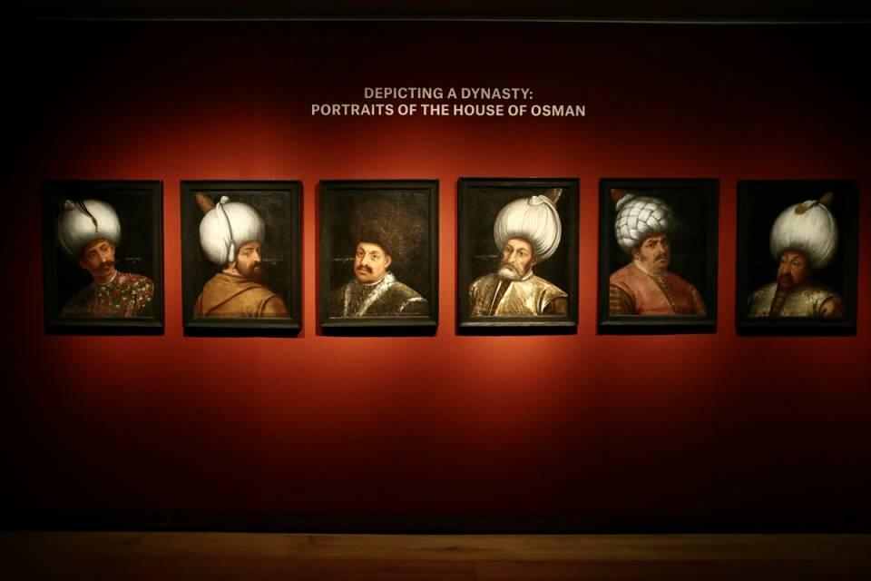 <p>İngiltere'deki müzayede evi Christie's, 6 Osmanlı padişahına ait portreler, bir Osmanlı fermanı ve Türk halılarının aralarında olduğu İslam dünyası eserlerini 28 Ekim’de satışa sunacak. </p>

<p> </p>
