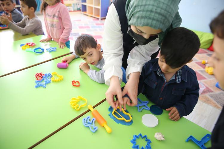 <p> Okula kazandırdığımız için çok mutluyuz. İnşallah böyle öğrencileri tespit edip, sahip çıkacağız." diye konuştu. </p>