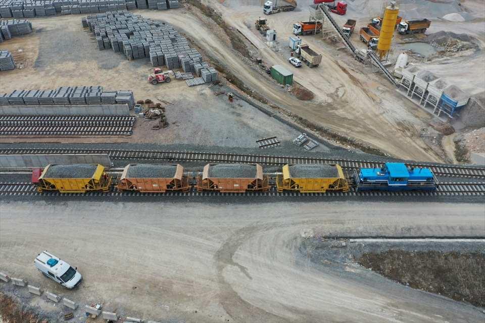 <p>Yapımına 2019 yılında başlanan proje kapsamında inşası süren Çerkezköy-Kapıkule hattındaki çalışmalar devam ediyor. </p>

<p> </p>
