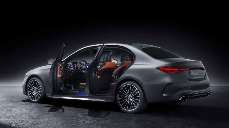 <p>Mercedes-Benz'in internet sitesi üzerinde yeni nesil C-Serisi; C200 Edition 1 AMG adlı donanım paketi, 204 beygir gücündeki 1.5 litrelik turbo benzinli motoru ve 9G Tronic şanzıman ile yer alıyor. </p>
