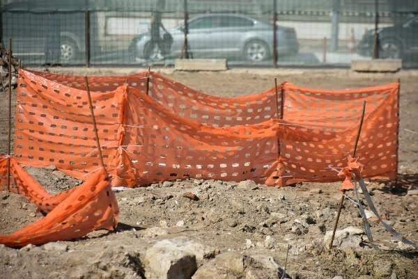 <p>Selimiye Camii meydanında her an Roma dönemine ait değerli bulgular çıkması mümkündür. Bölgede kale yöneticisi olan ve başka bölge yöneticisi olan insanların defnedildiğini tahmin edebiliyorum" diye konuştu.</p>
