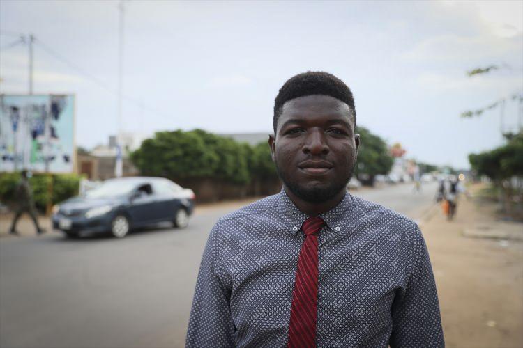 <p>AA muhabiri, tarihi ziyaret öncesi Togolulara da 2 ülke arasındaki ilişkileri ve ziyareti sordu.</p>

<p>Müdür yardımcısı olarak çalışan 27 yaşındaki Cherafdine Tchadjobo, ziyaretten afişler sayesinde haberdar olduğunu ve neredeyse tüm önemli noktalarda afişlere rastladığını kaydetti.</p>
