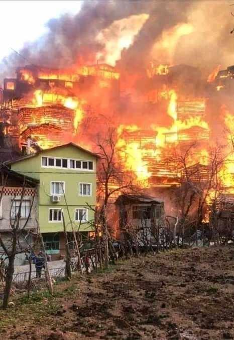 <p>17 Mart 2021 tarihinde çıkan yangının yıl dönümü öncesi evleri yanan hak sahiplerine konutların teslim edilmesi planlanıyor.</p>

