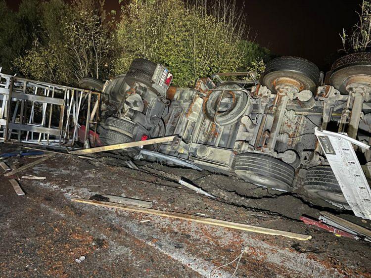 <p>Olay yerine çok sayıda 112 Acil Servis, itfaiye, jandarma ve polis ekibi sevk edildi.</p>
