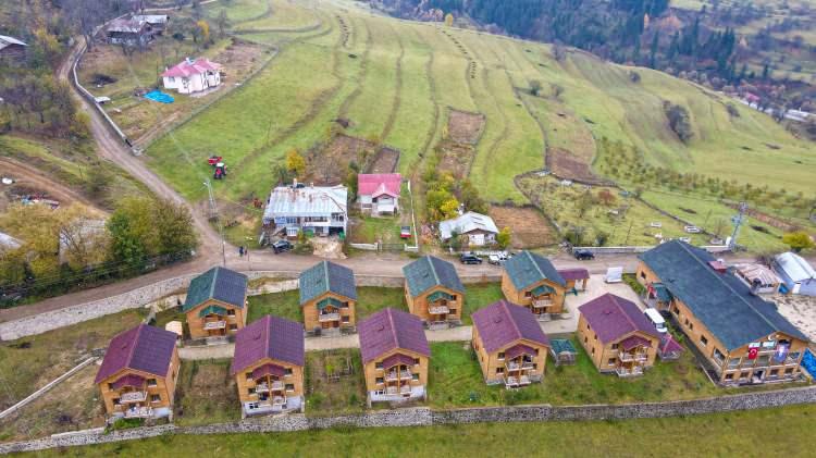 <p>Türkiye'nin saklı cenneti olarak nitelendirilen Artvin'in sakin şehir unvanına sahip Şavşat ilçesinde hizmet veren Naime-İsmail Yılmaz Yaşlılar Yaşam Yerleşkesi ülkenin bir çok bölgesinden ilgi görüyor. </p>

<p> </p>
