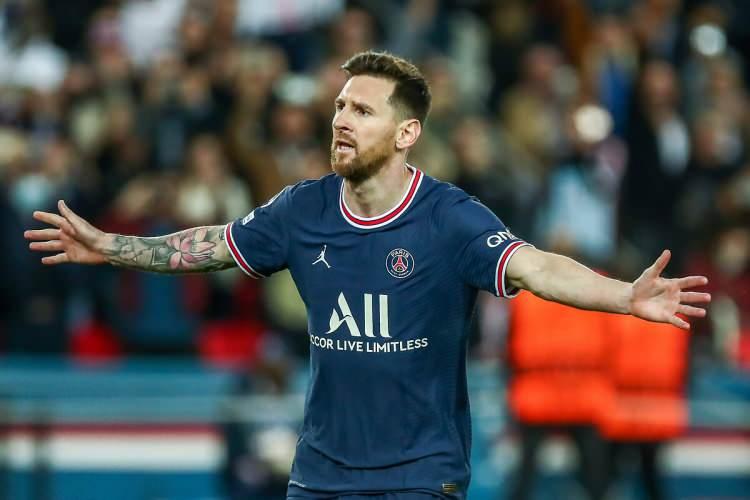 <p>Lionel Messi<br />
<br />
Maç: 39<br />
<br />
Gol: 32</p>
