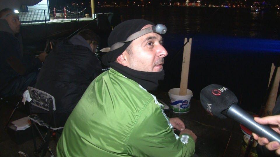 <p>Balık tutmaya gelen vatandaşların da dikkatini çeken denizanaları özellikle gece yoğun bir biçimde görüntülendi.</p>
