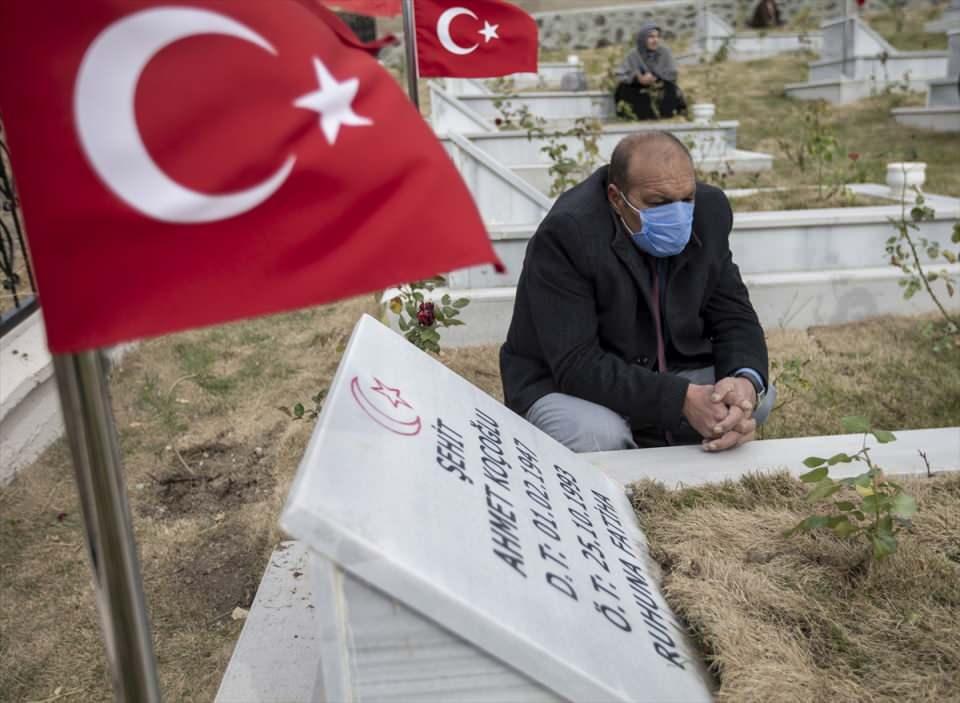 <p>Çat Belediye Başkanı Melik Yaşar da katliamın ilk şahitlerinden olduğunu dile getirdi.</p>

<p> </p>
