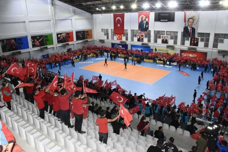 <p>Şırnak'ta 29 Ekim Cumhuriyet Bayramı coşkuyla kutlandı.</p>
<p> </p>