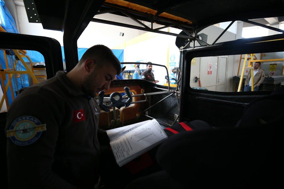 <p>Montaj aşamasında olan uçağın, Sivil Havacılık Genel Müdürlüğündeki sertifikasyon çalışmalarının tamamlanmasının ardından yıl sonunda uçurulması hedefleniyor.</p>
<p> </p>