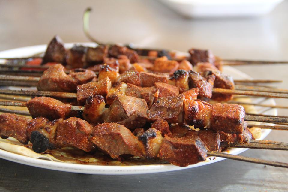 <p>Sabahın erken saatlerinde tüketilmeye başlanan Kırıkhan ciğer kebabı, genellikle öğle saatlerine kalmadan tüketiliyor.</p>

<p> </p>
