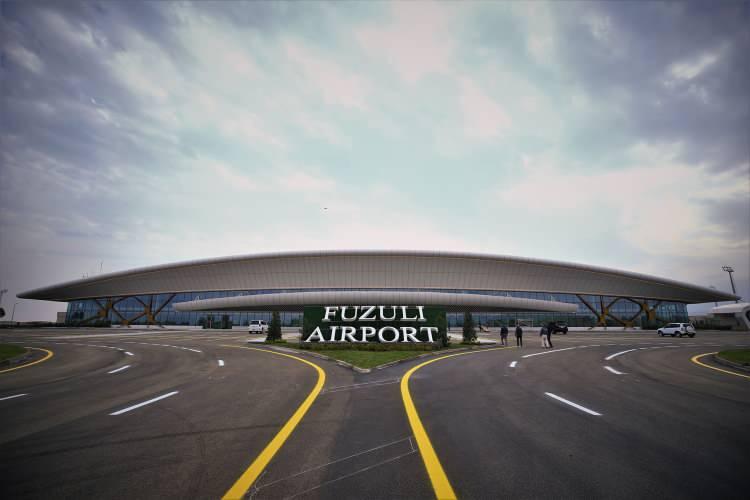 <p>Cumhurbaşkanı Recep Tayyip Erdoğan ile Azerbaycan Cumhurbaşkanı İlham Aliyev'in yarın açılışını yapacağı Fuzuli Uluslararası Havalimanı 8 ayda tamamlandı.</p>
