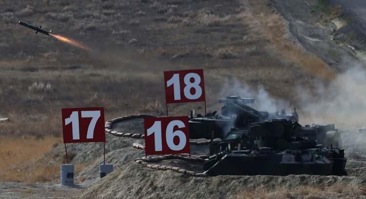 <p><strong>Yerli füzeler tam isabetle vurdu</strong></p>

<p>Fırtına obüslerinin hedeflerini tam isabetle vurması sonrasında Skorsky helikopterleri topları ve CH-47 Chinook nakliye helikopterleri, mühimmat dolu konteynerleri alana taşıdı. Faaliyet sahasına havadan taşınan topların hedeflere yönelik yaptığı "görerek atışın" sonrasında 12 obüs tarafından tesir atışı yapıldı.</p>
