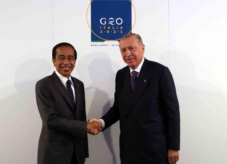 <p>Cumhurbaşkanı Recep Tayyip Erdoğan, G20 Liderler Zirvesi kapsamında Endonezya Devlet Başkanı Joko Widodo ile görüştü.</p>
