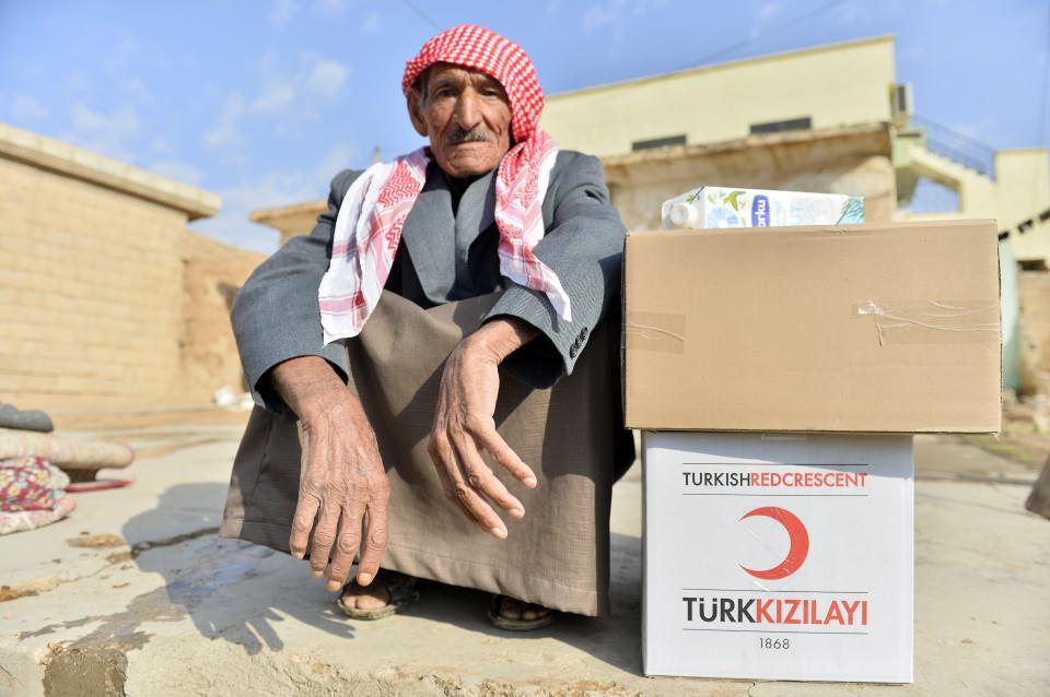 <p>Suriye'nin Halep kentine bağlı Kobani (Ayn el Arap) ilçesindeki çatışmalardan kaçan ailelere Türk Kızılayı yardım elini uzatmıştı. (Arşiv)</p>
<p> </p>