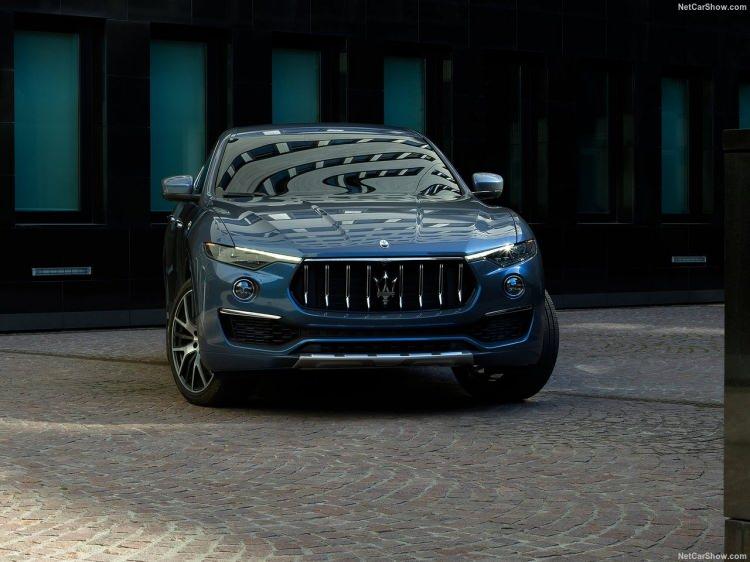 <p>Geleneksel Maserati tasarım hatları ve etkili teknolojiler kullanılan Levante Hibrit, aracın belirli bölgelerinde kullanılan alüminyum ve çelik sayesinde yolcu güvenliğini üst seviyeye çıkarıyor.</p>

<p> </p>

<p> </p>
