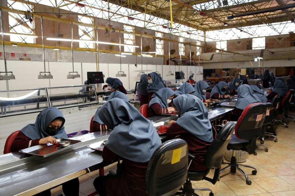 <p>Yeni tip koronavirüs (Kovid-19) salgını nedeniyle restoranların kapalı olması ve bu gibi etkenlere rağmen faydaları nedeniyle safranın sofralardaki yerini koruduğunu dile getiren Mukaddem, şunları söyledi:</p>

<p> </p>
